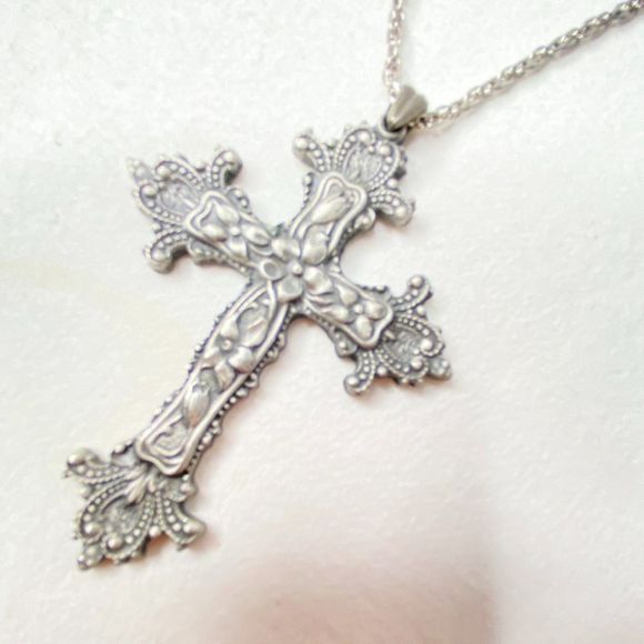 Pendant Necklace Ornate Pewter Cross Silver Tone Spiral Chain - Picture 3 of 8